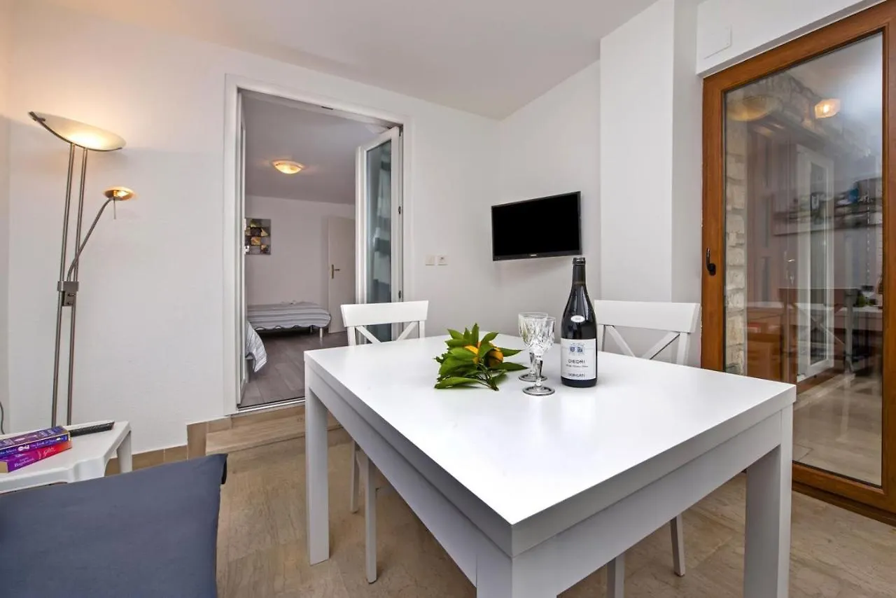 Guest house Apartments Pino Rovinj