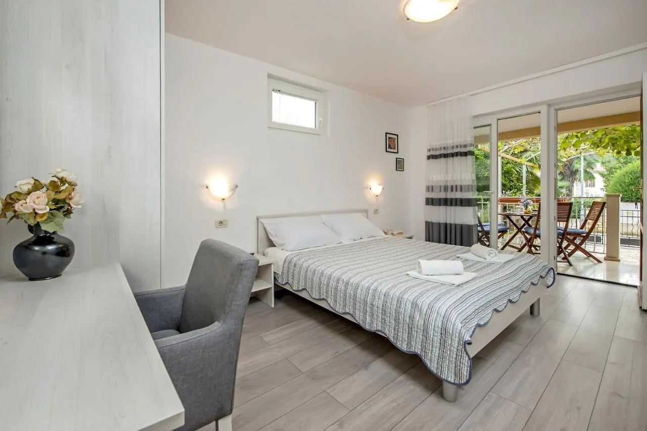 Guest house Apartments Pino Rovinj
