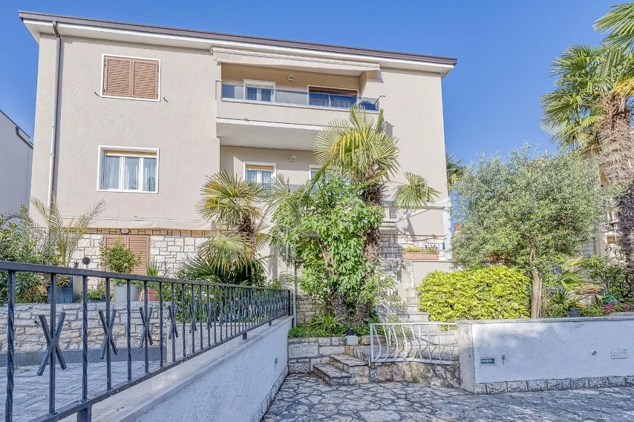 Guest house Apartments Pino Rovinj